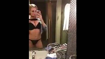 Kendra Sunderland lifts up her dress premium free cam snapchat & manyvids porn videos on ladyda.com