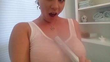 Anabelle Pync dabbles in the bathroom premium free cam snapchat & manyvids porn videos on ladyda.com
