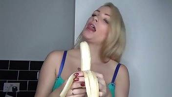Penny lee eating banana xxx premium manyvids porn videos on ladyda.com