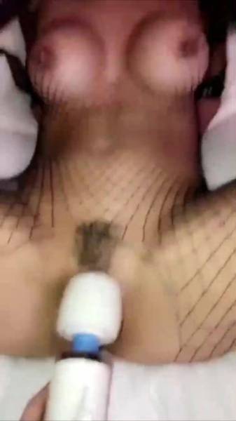 Gwen Singer & Iziba Luci snapchat premium xxx porn videos on ladyda.com