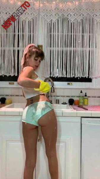 Riley Reid washing dishes and not only dishes onlyfans porn videos on ladyda.com