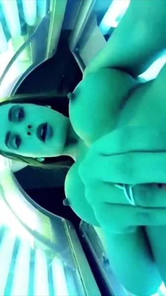 Allison Parker solarium vib pussy pleasure snapchat premium 2018/03/21 porn videos on ladyda.com
