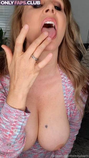 Therealjuliaann OnlyFans Leaks (26 Photos) on ladyda.com