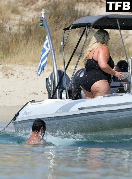Gemma Collins Flashes Her Nude Boobs on the Greek Island of Mykonos - Greece on ladyda.com