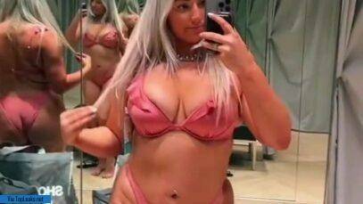 Bbw Swimsuit Selfie on ladyda.com