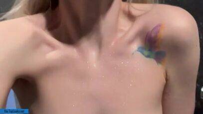 I feel so dirty for doing this in the gym shower 🙈💕 [gif] on ladyda.com