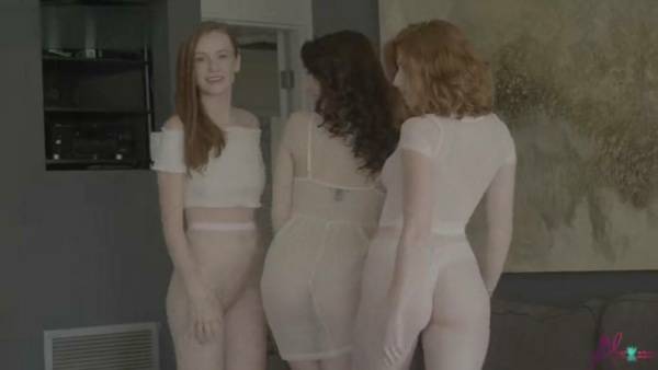 Emily Bloom Nude Lesbian Photoshoot Video Leaked on ladyda.com