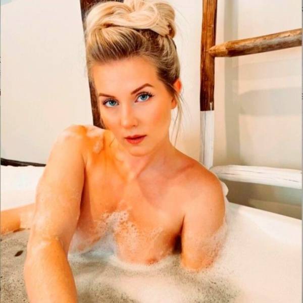 Kat Wonders Nipple Tease Bath Onlyfans Set Leaked on ladyda.com