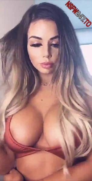 Juli Annee outfit tease snapchat premium xxx porn videos on ladyda.com
