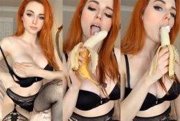 OnlyFans Amouranth Sucking Banana Video on ladyda.com