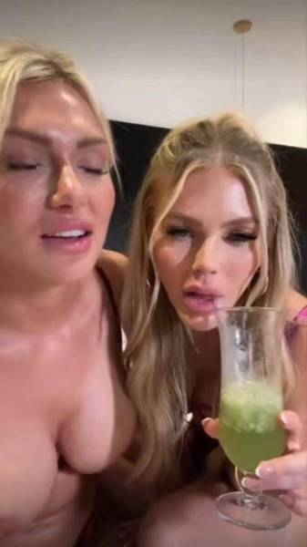 ScarlettKissesXO Nude Lesbian Livestream OnlyFans Video Leaked on ladyda.com