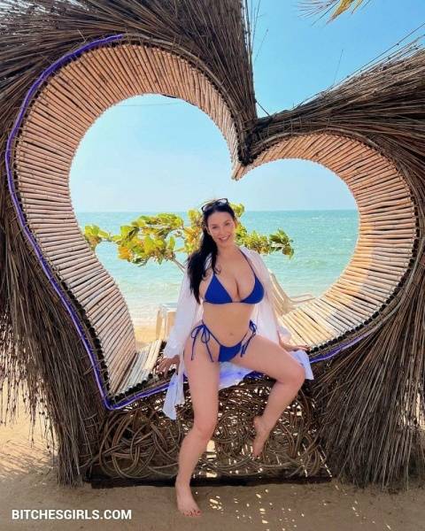 Angela White onlyfans nudes on ladyda.com