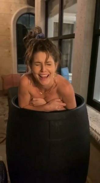 Amanda Cerny Nude Bath Dunking Video Leaked - Usa on ladyda.com