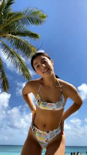 Charli D 19Amelio Sexy Beach Bikini Dance Video Leaked - Usa on ladyda.com